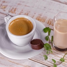 写真 コーヒーとアイスコーヒー